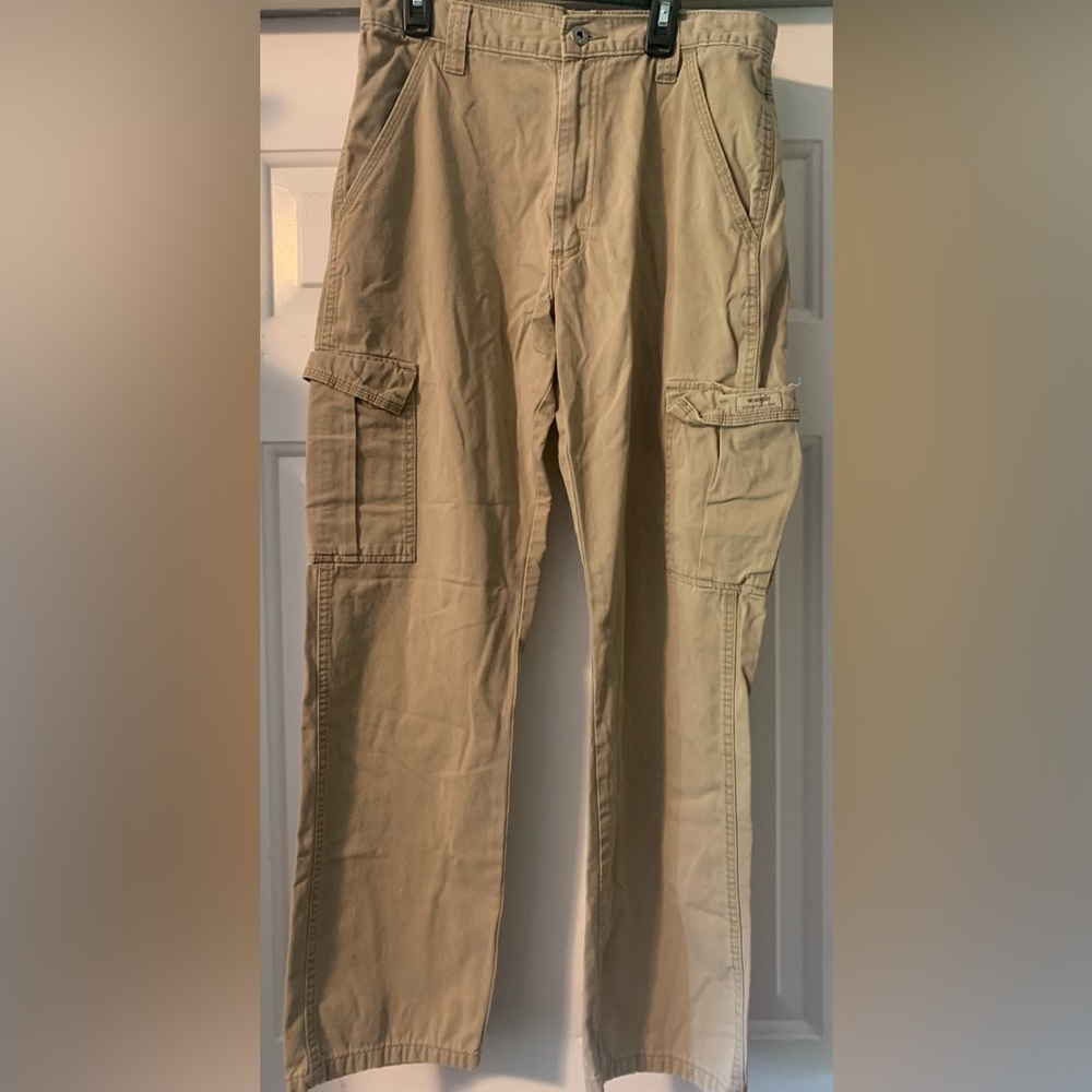 Men’s khaki Wrangler pants size 31x32